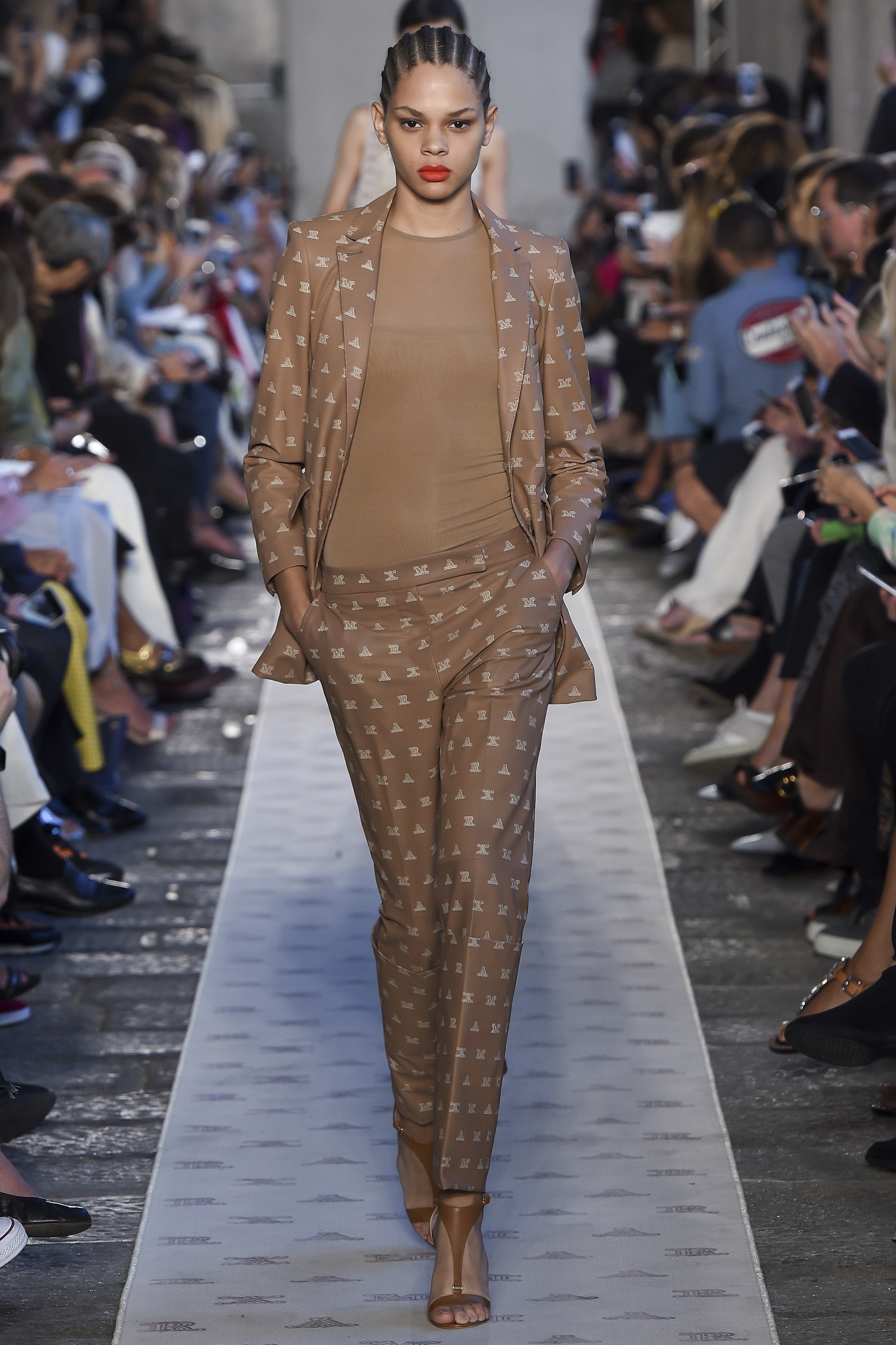 Spring fashion articles 2018 31 Spring fashion articles 2018 4