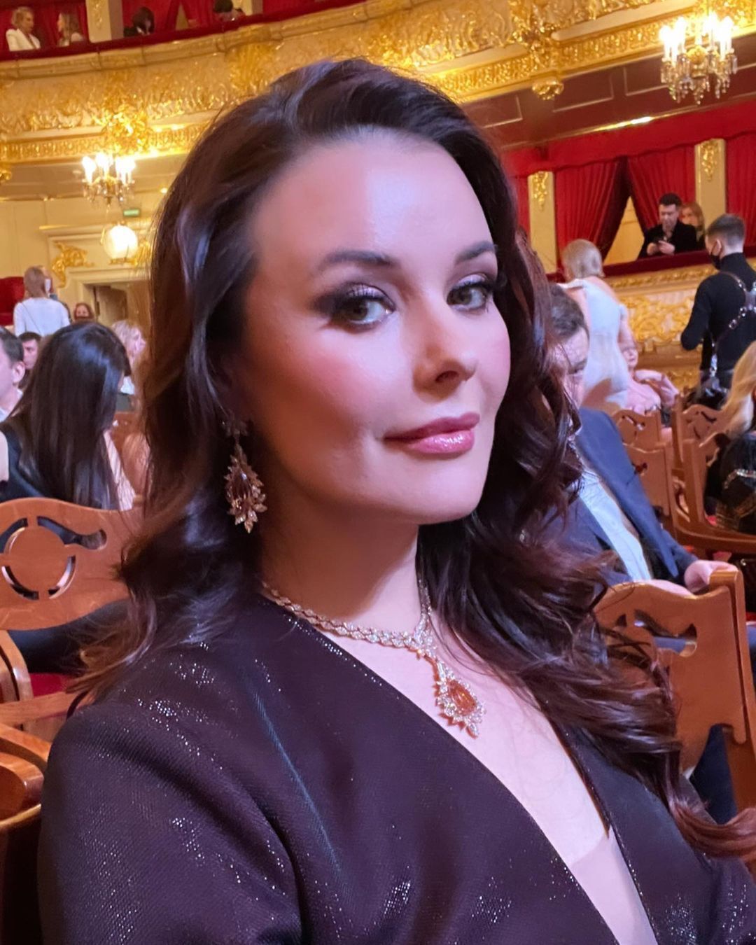 #новости | Барыня! Оксана Федорова в роскошной дубленке с мехом прогулялась по парку 9 #новости | Барыня! Оксана Федорова в роскошной дубленке с мехом прогулялась по парку