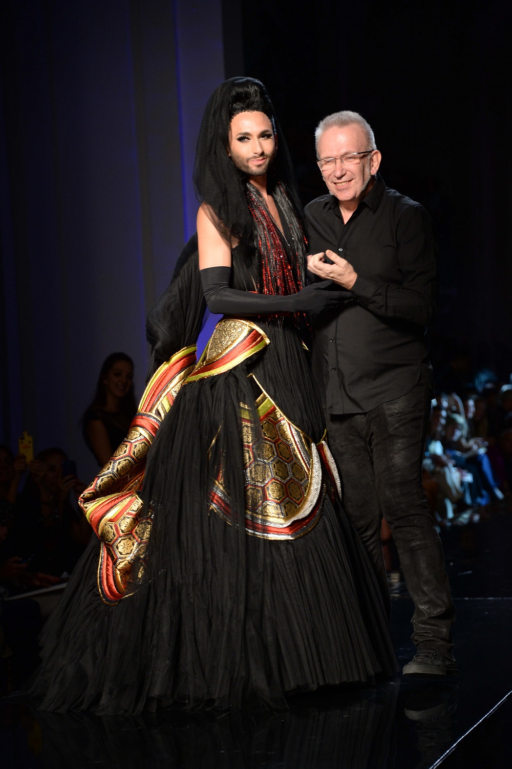Кончита Вурст закрыл кутюрный показ Jean Paul Gaultier Кончита Вурст закрыл кутюрный показ Jean Paul Gaultier