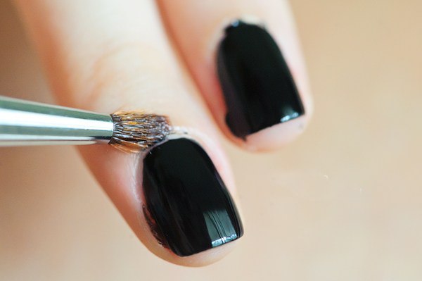 Можно ли накрасить ногти обычным лаком и закрепить топовым.