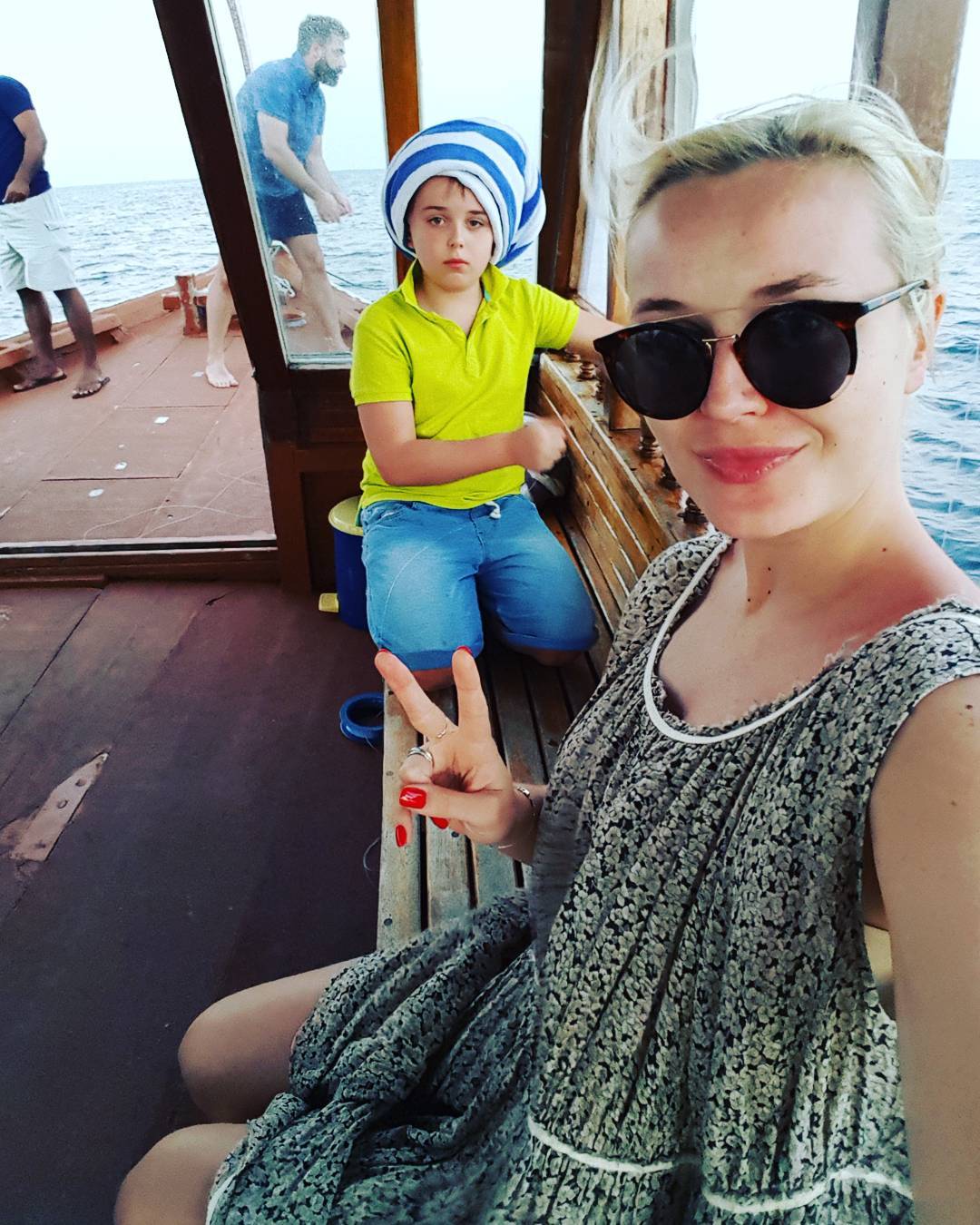 Не хуже Волочковой: беременная Полина Гагарина села на шпагат на Мальдивах
