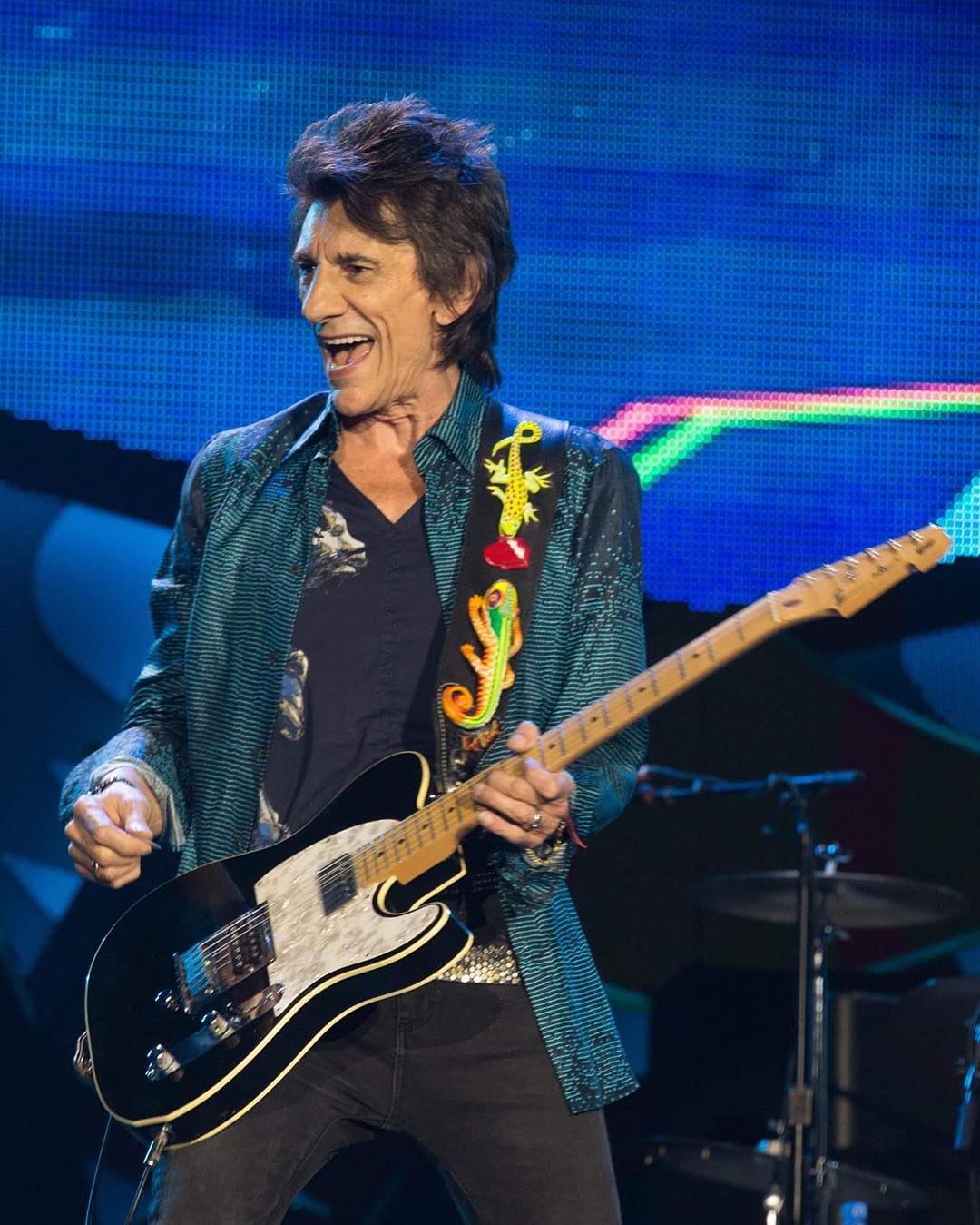 Смотреть Гитарист группы The Rolling Stones Ронни Вуд стал отцом близняшек в 68 лет видео Смотреть Гитарист группы The Rolling Stones Ронни Вуд стал отцом близняшек в 68 лет видео