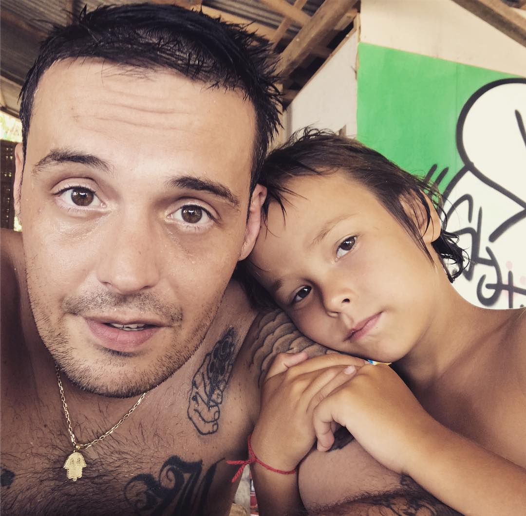 Айза и сэм. Гуф и айза с сыном. Алексей долматов с сыном. Сын гуфа сейчас. Сын гуфа сэм.