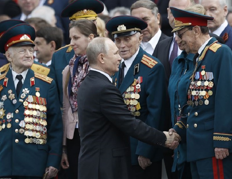 Картинка парад победы ветераны