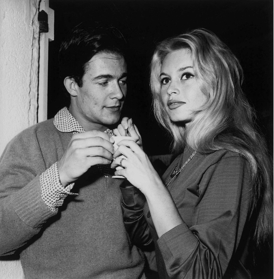 Жак шарье. Brigitte Bardot and Jacques Charrier. Жак Шарье и Бриджит Бардо. Бриджит Бардо с мужем Жаком Шарье. Николя-Жак Шарье.