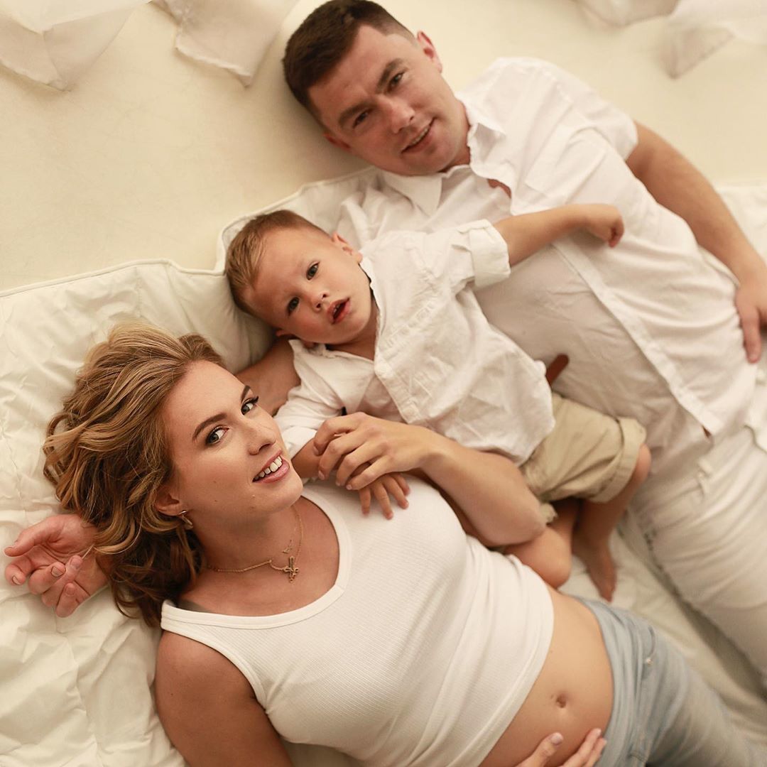 рождение второго ребенка 2018. рождение второго ребенка 2018. родители и дети. фото 2 детей. беременные mamma.