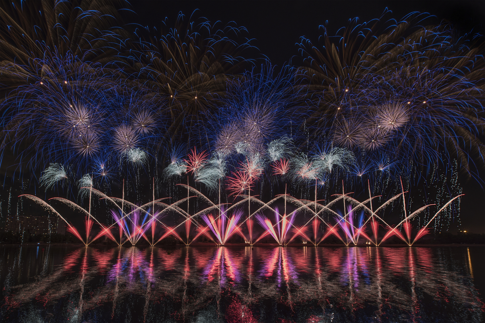 Салют фестиваль. Международный фейерверков. Костромской фестиваль фейерверков «серебряная ладья»,. Фестиваль фейерверков 2022 в москве. Международный фестиваль фейерверков ростех 2022.