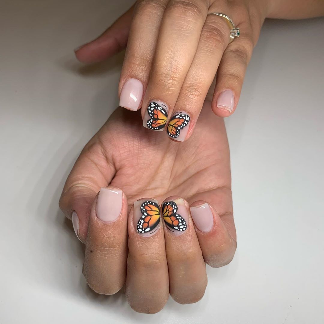 кукольный маникюр. мода 90е мадонна. ногти в стиле 90-х. маникюра в стиле 80-х-90. маникюр 90 х годов.