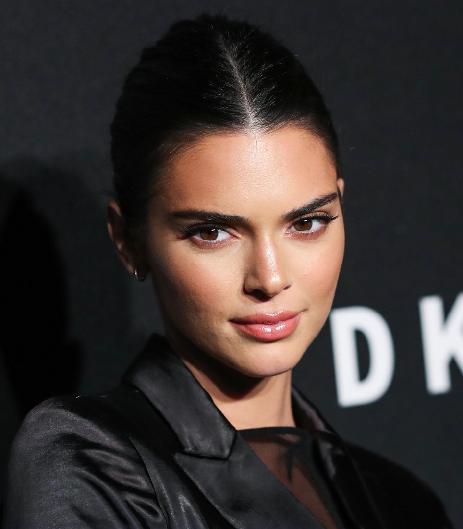 Кендалл дженнер акне. Массаж лица кендалл дженнер. Кендалл дженнер модель. Кендалл дженнер фото. Kendall jenner.