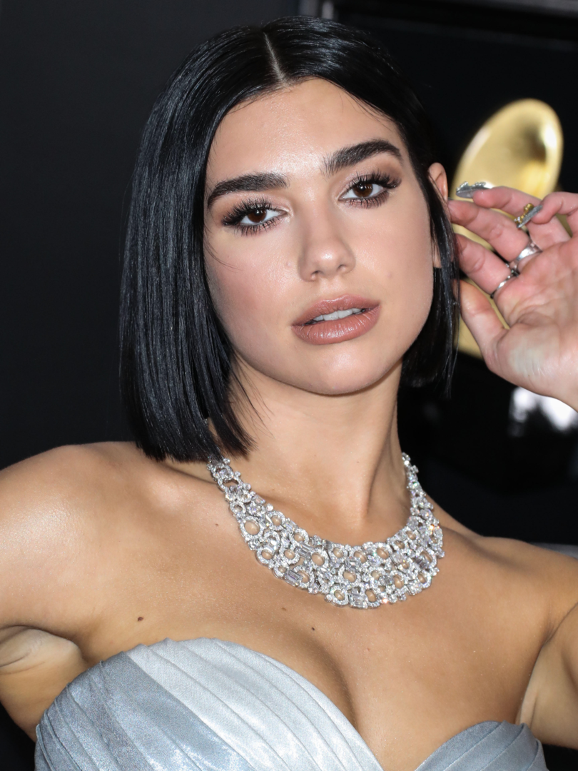 Монохром Vs Стразы У Кутикулы: Селена Гомес И Дуа Липа Устроили Битву  Нюдовых Ногтей | Wmj.ru