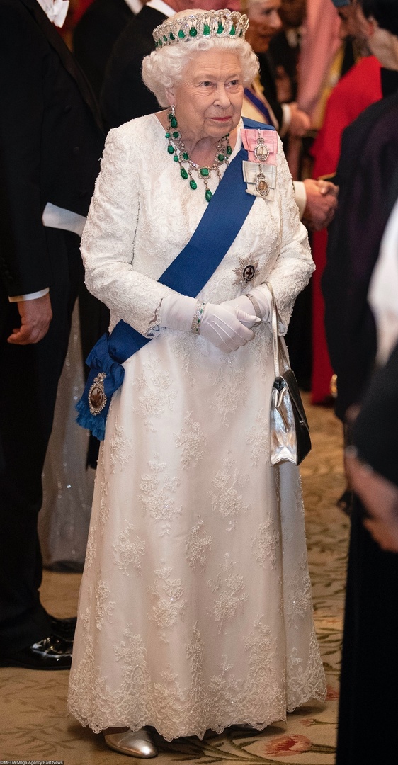 Королева елизавета в букингемском дворце