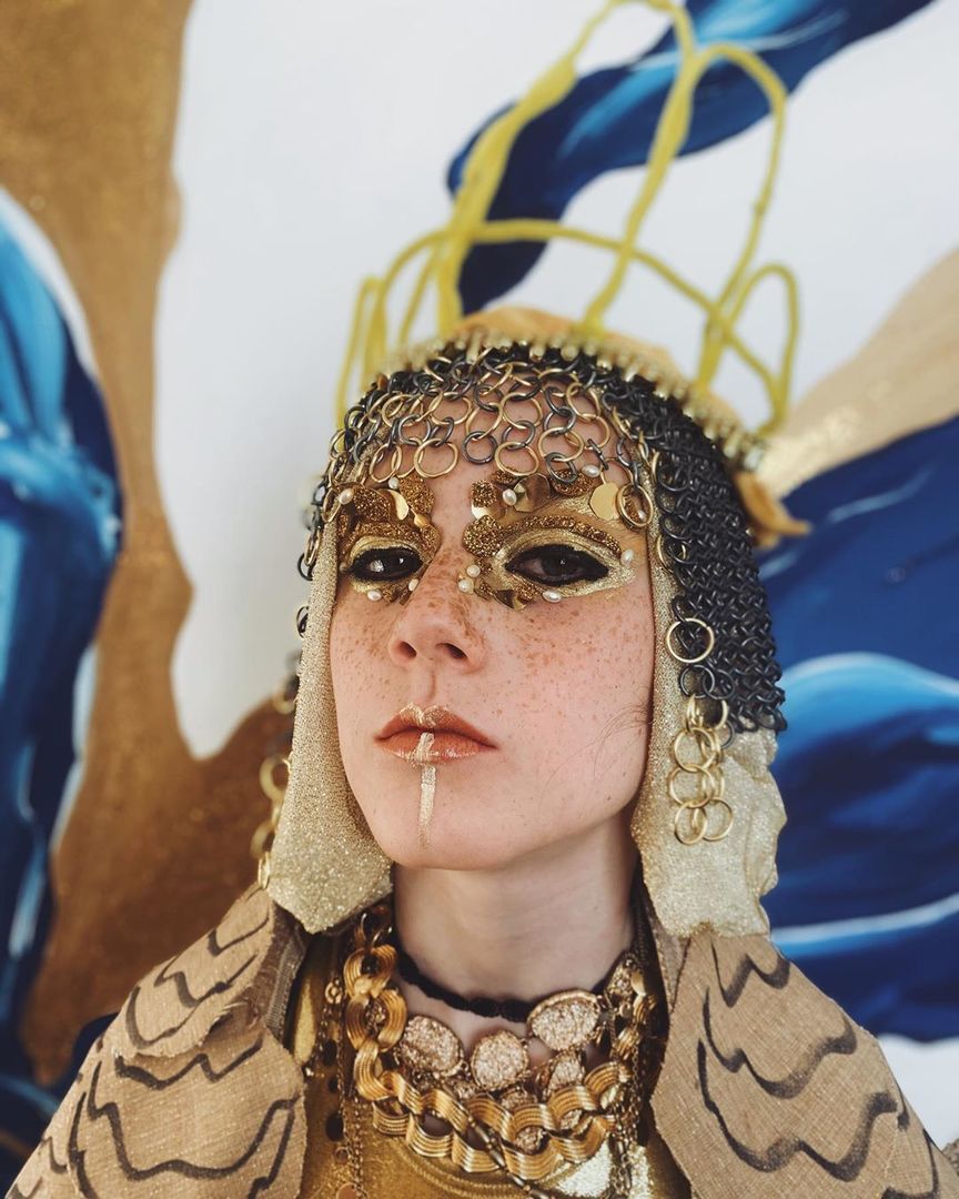 Воссоздание образа по частям. Воссоздать образ. Том ленк пародии. Платье из подручных материалов для девочек. Стефани чаглар.