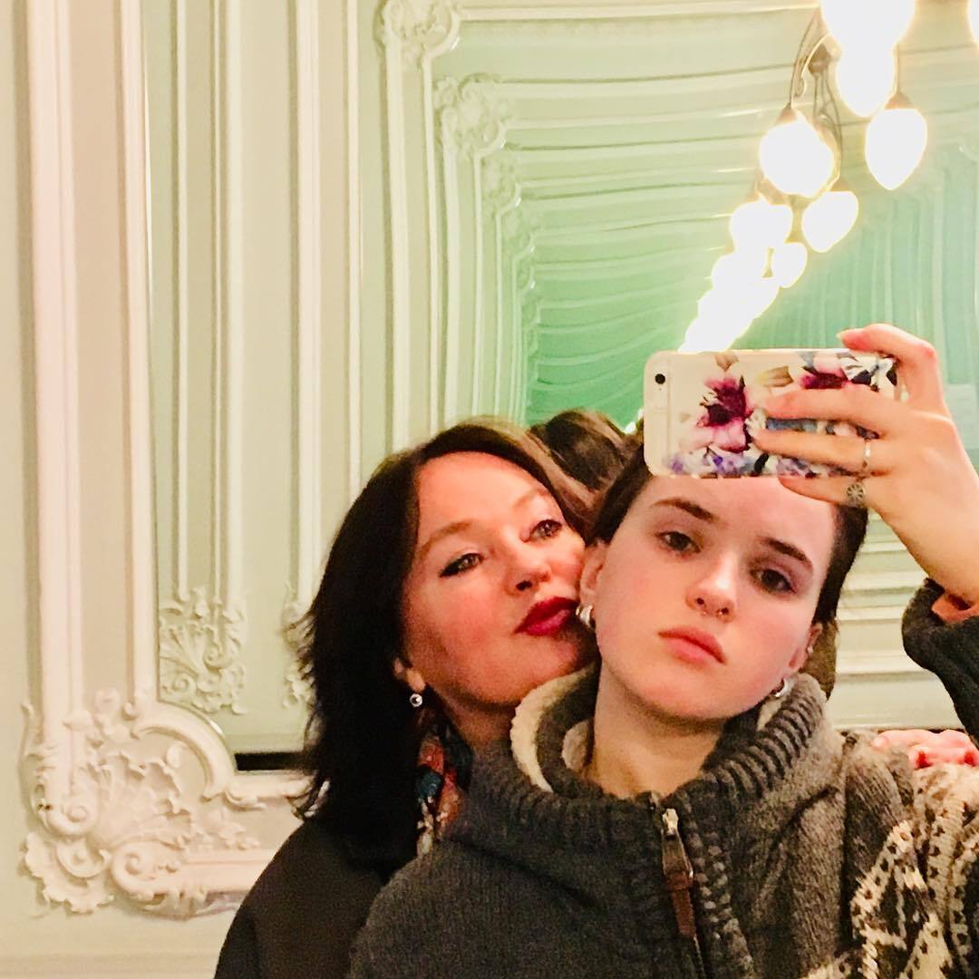 ольга бухарова. ольга бухарова дочь ларисы гузеевой. ольга бухарова 2020. ольга бухарова дочка ларисы гузеевой. что сделала дочь гузеевой.