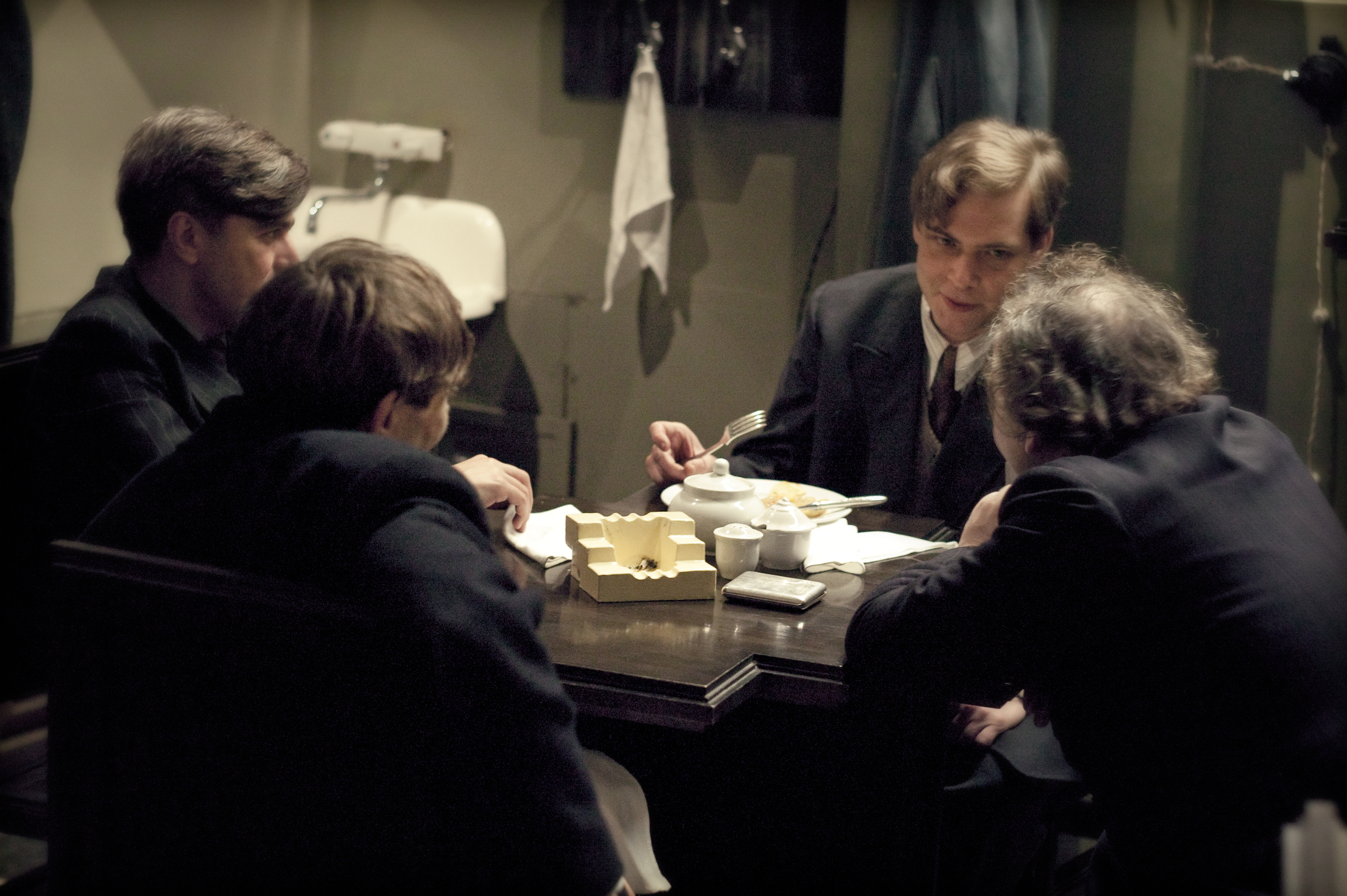 Дау смелые люди. Дау смелые люди. Режиссер: илья хржановский, екатерина. Илья хржановский 2020. Дау.