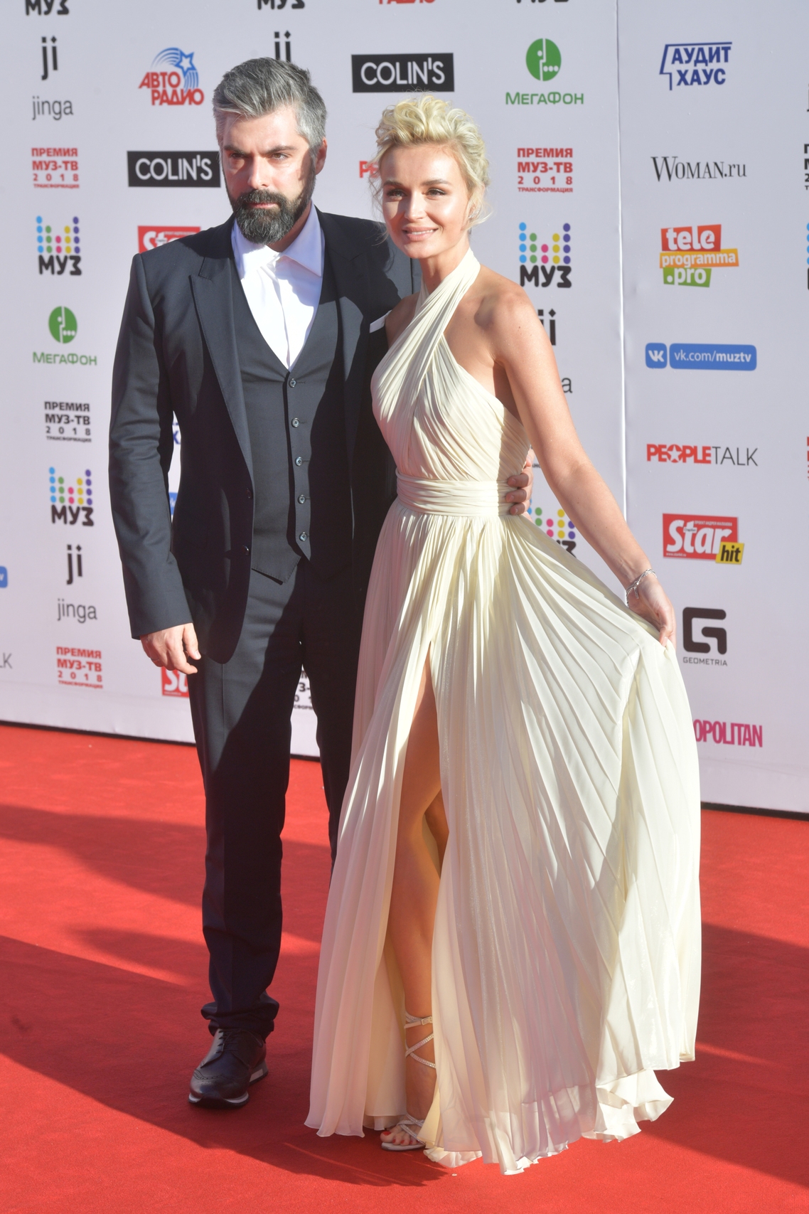 Исхаков муж гагариной. Дмитрий исхаков. Полина гагарина и дмитрий исхаков с детьми. Саунд-продюсер владимир чиняев и гагарина. Ноги жены гагарина фото.