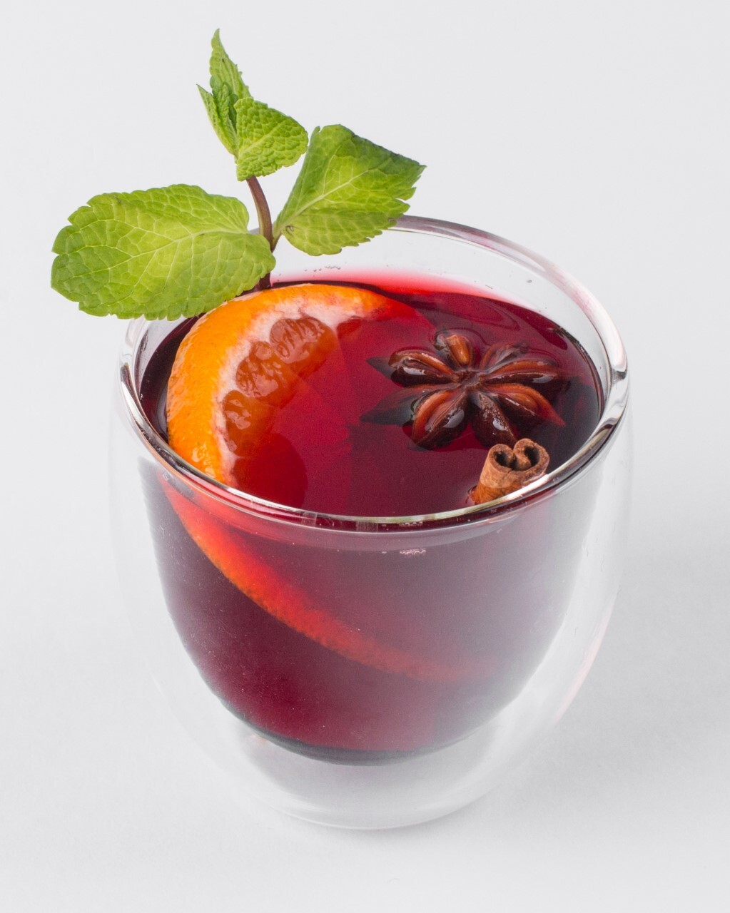 глинтвейн с гранатом. кувшин magistro, 1. вишневый глинтвейн. глинтвейн с клубникой. глинтвейн новый год.