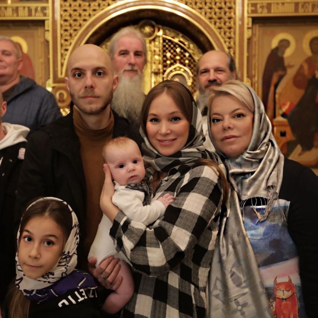Яна Поплавская с сыновьями