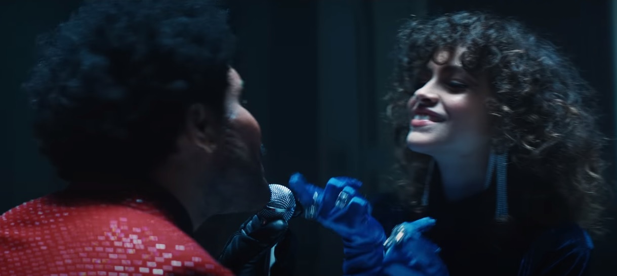 Wealthy supporting actress tore the script богатая актриса второго плана порвала сценарий