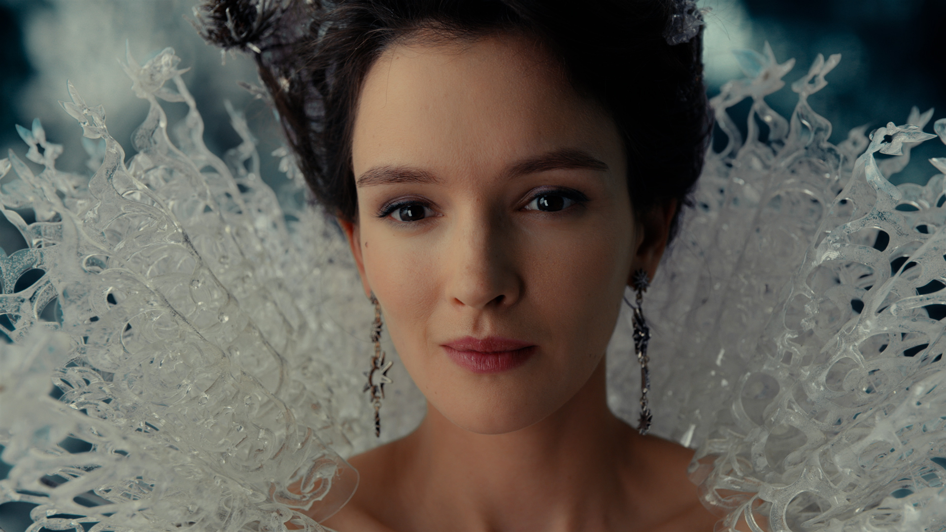 белый голубь. белая горлица фото птица. красивый белый голубь. белая птица новое чудо дата выхода. белые павлины.