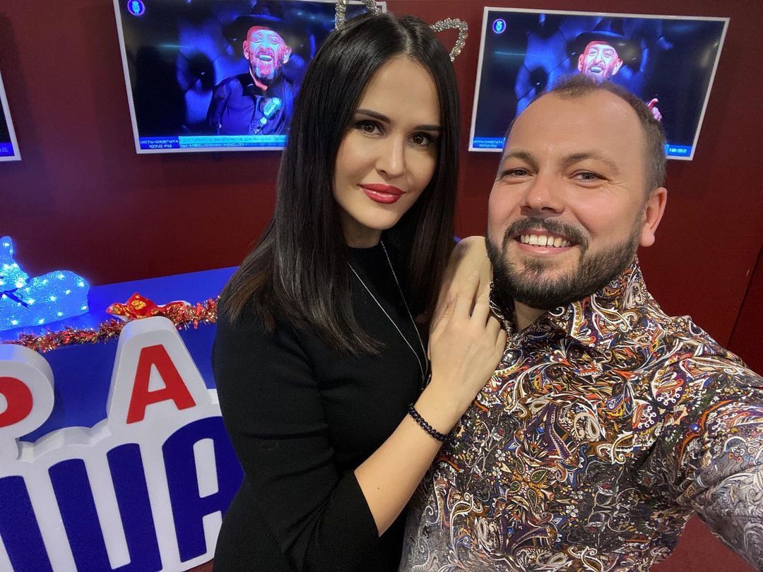 Ярослав сумишевский и его дочь. Сушемицкий ярослав жена. Ярослав сумишевский жена ярослава. Фото натали сумишевской. Дочь яррсоава сумигкского.