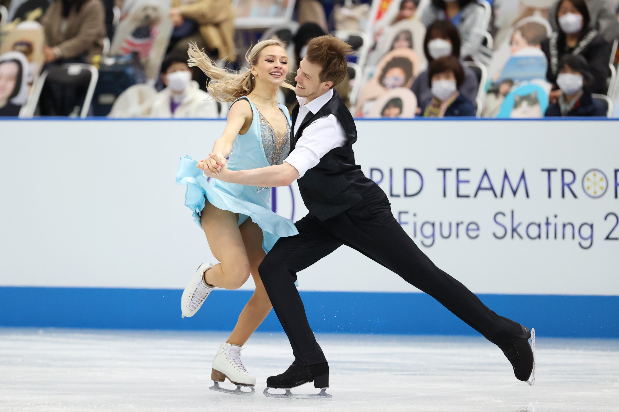 В каком городе проходило фигурное катание. В каком городе проходило фигурное катание. Евгения медведева упс. В каком городе проходило фигурное катание. Фигуристы анастасия мишина и александр галлямов.