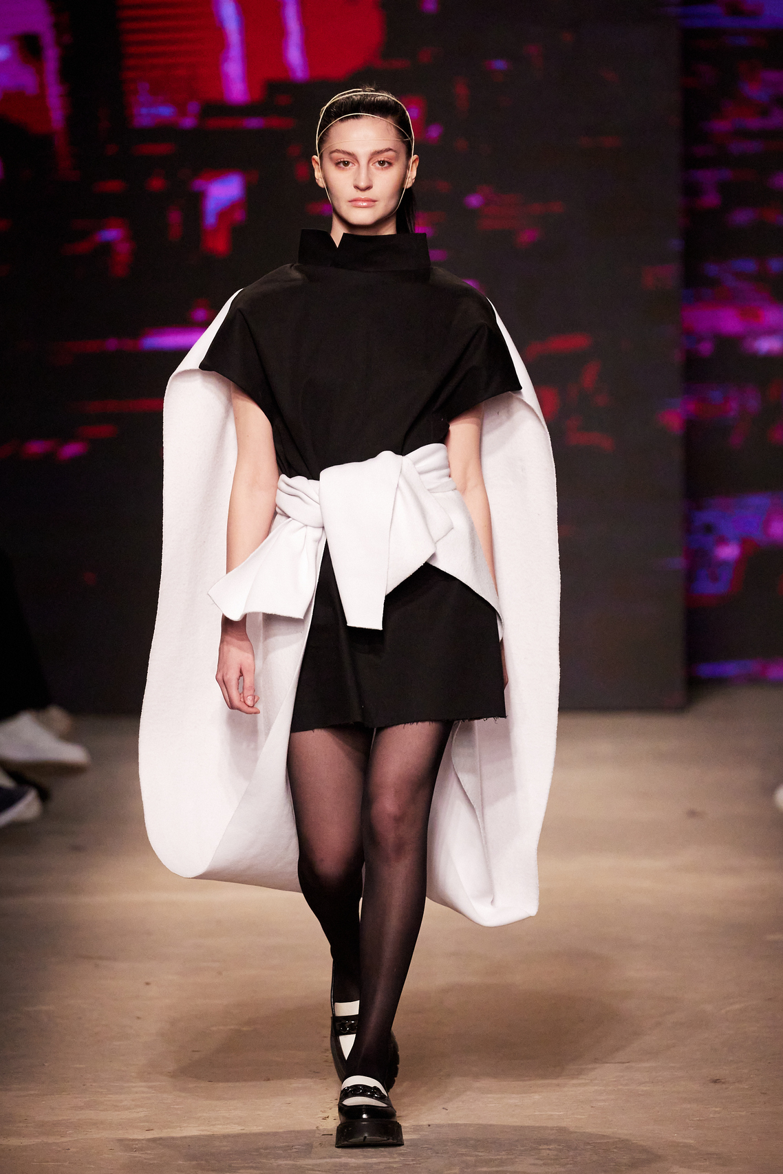 выставка alexander mcqueen: savage beauty. институт растениеводства в блокадном ленинграде. коллекция семян вавилова в блокадном ленинграде. коллекция институт. институт костюма в метрополитен-музей в нью-йорке.