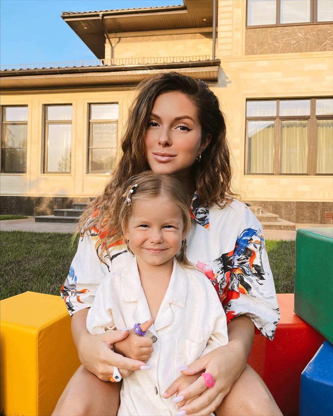 Певица нюша 2021. Нюша родила второго ребенка. Нюша сейчас 2022 с дочкой. Дочь нюши. Симба сивова певица нюша.