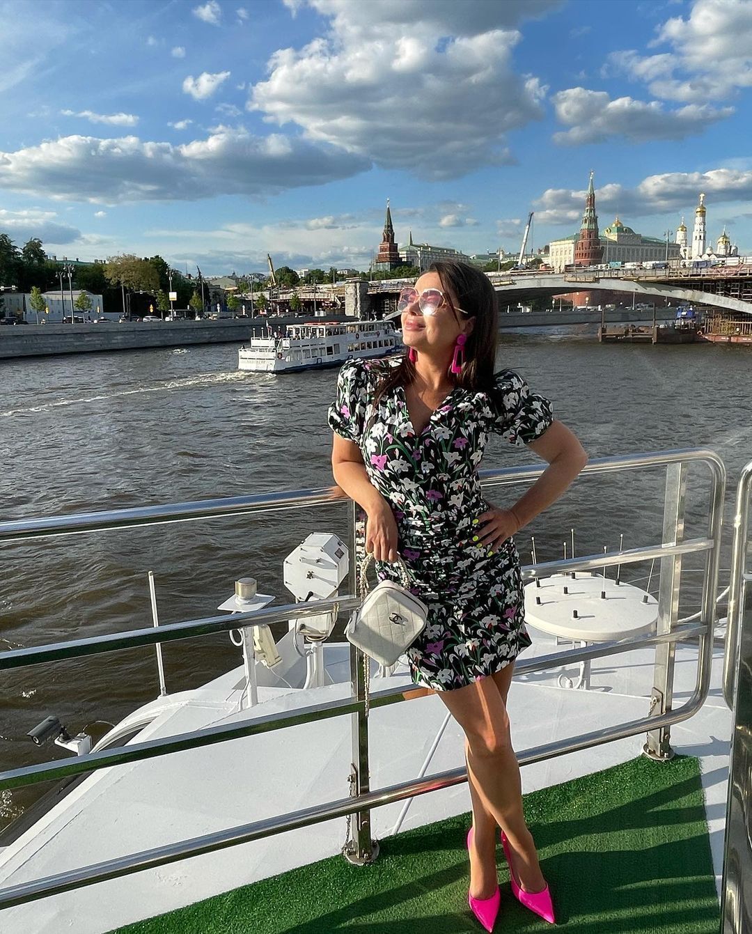 Наташа на улицах города - 77 фото