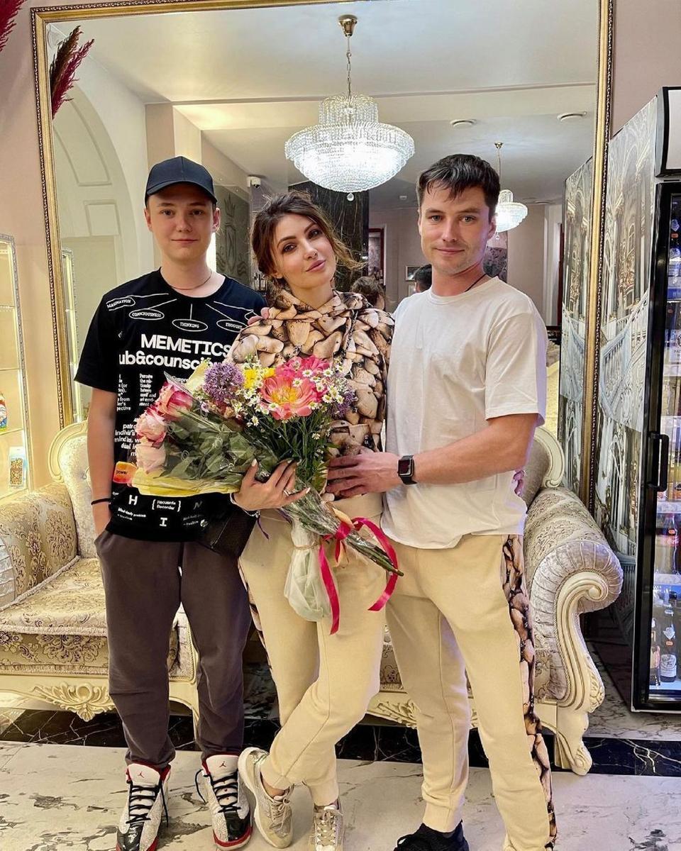 Анастасия Макеева и Роман Мальков с его сыном Андреем
