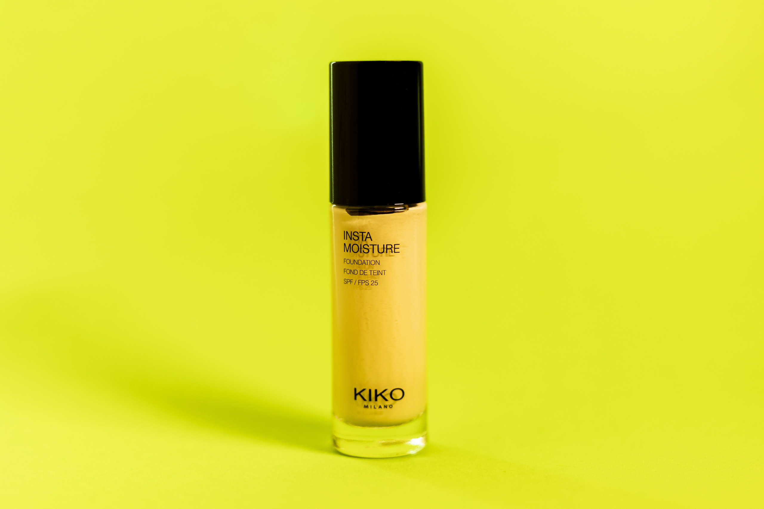 Совершенствующий и увлажняющий тональный флюид с SPF 25 Instamoisture Foundation, Kiko Milano, 1699 руб.