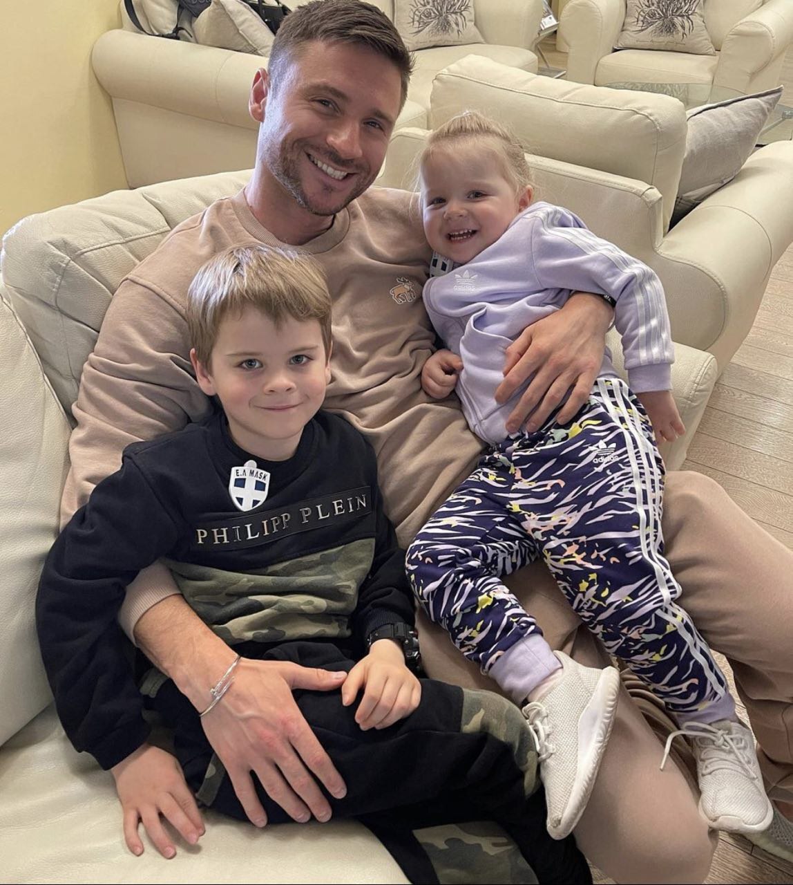 Сергей Лазарев с детьми