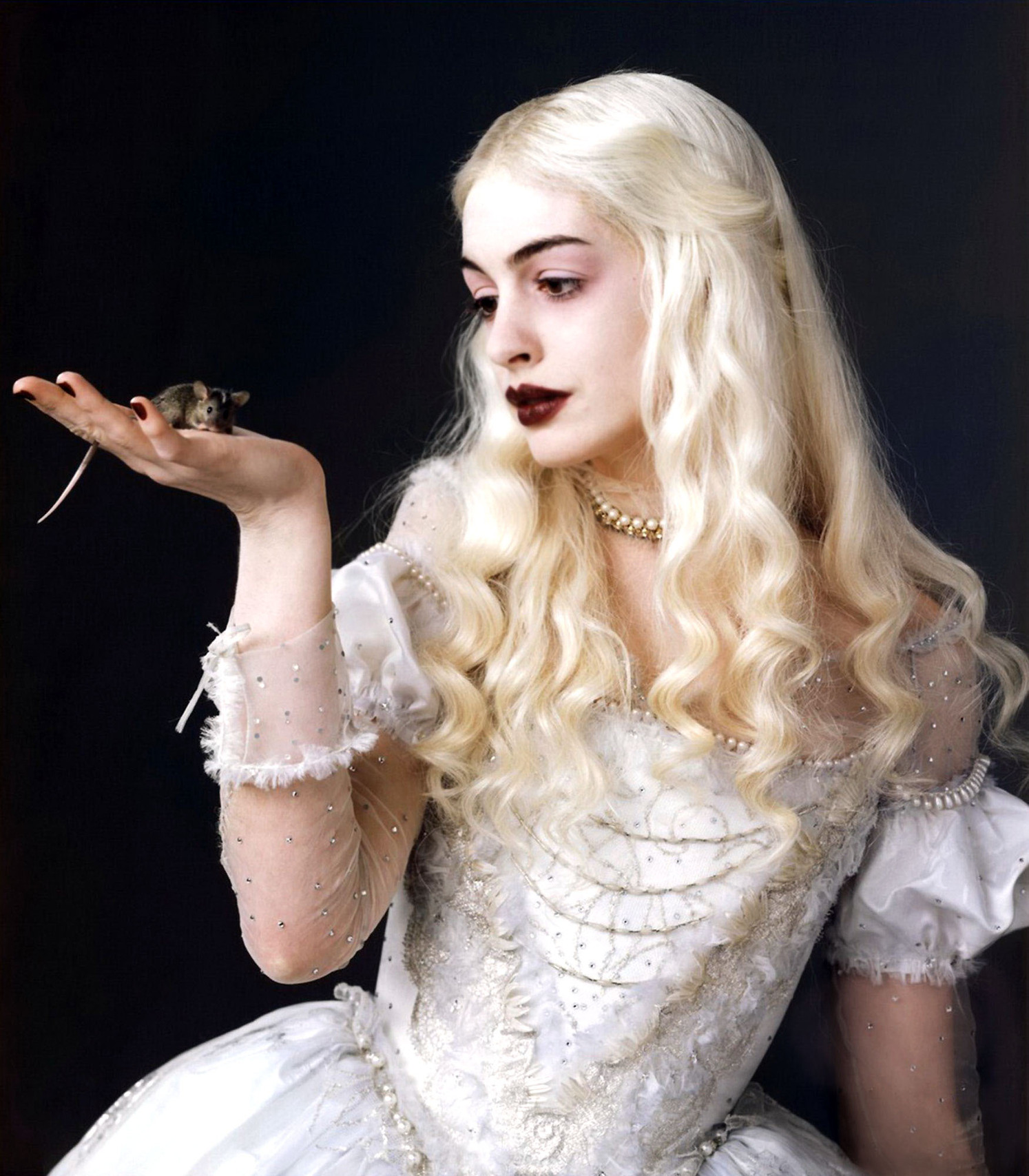 кассиль ход белой королевы. кассиль ход белой королевы фильм. ход белой королевы книга. л кассиль ход белой королевы презентация. белая королева сериал 2013.