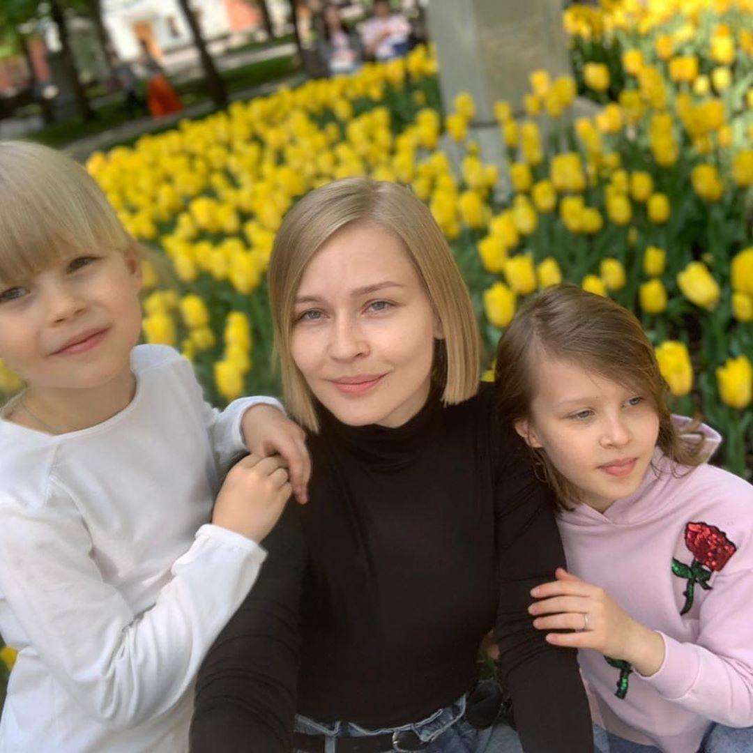 Юлия Пересильд с дочерьми