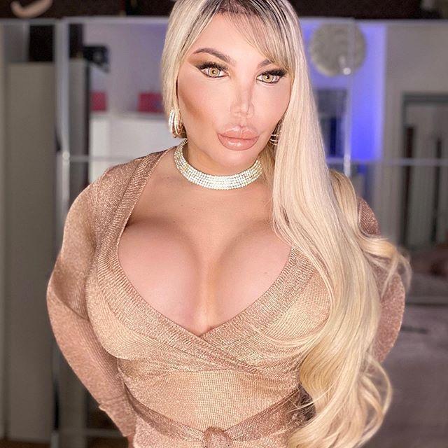 Джессика Альвес