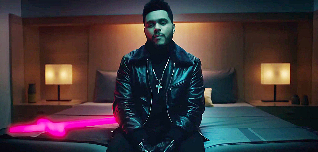 Сумки-кресты и косухи: The Weeknd выпустил капсулу к 5-летию альбома Starboy