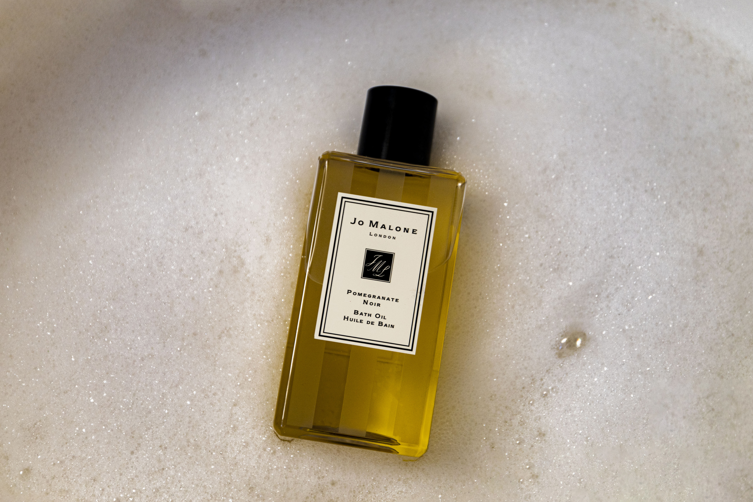 Масло для ванны Pomegranate Noir, Jo Malone, 4500 руб.