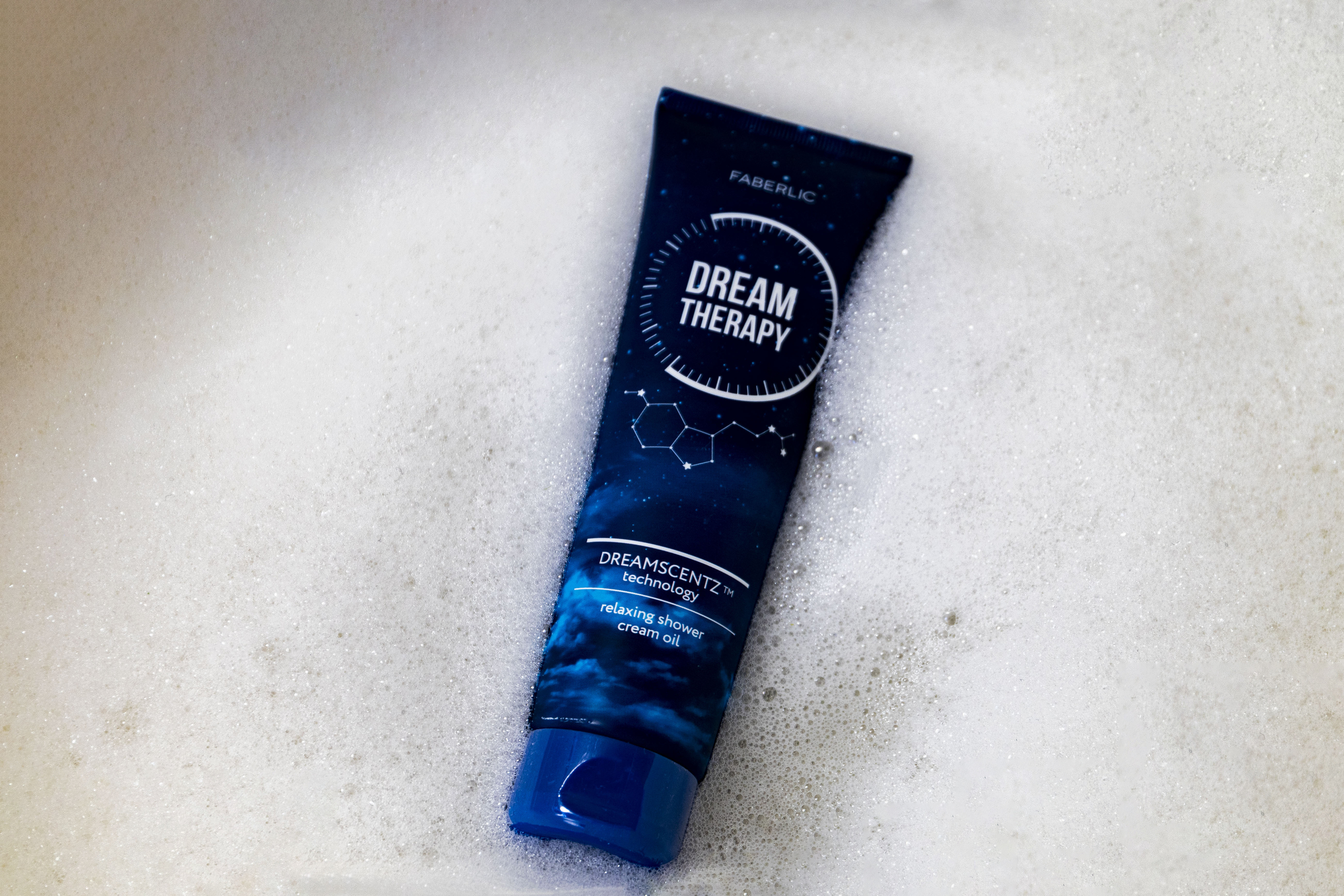 Расслабляющий крем-гель для душа Dream Therapy, Faberlic, 299 руб.