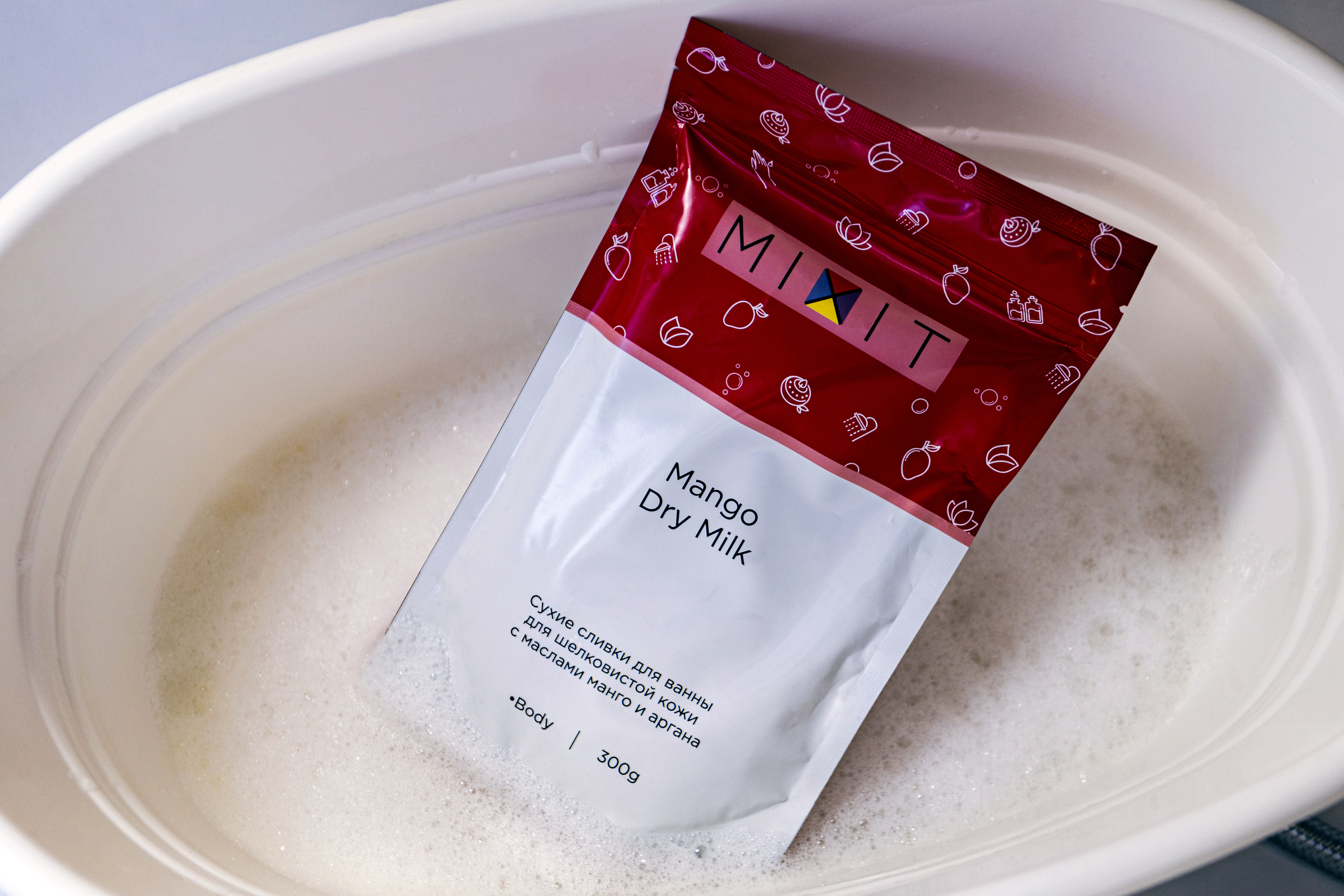 Сухие сливки для ванны Dry Milk Mango, Mixit, 495 руб.