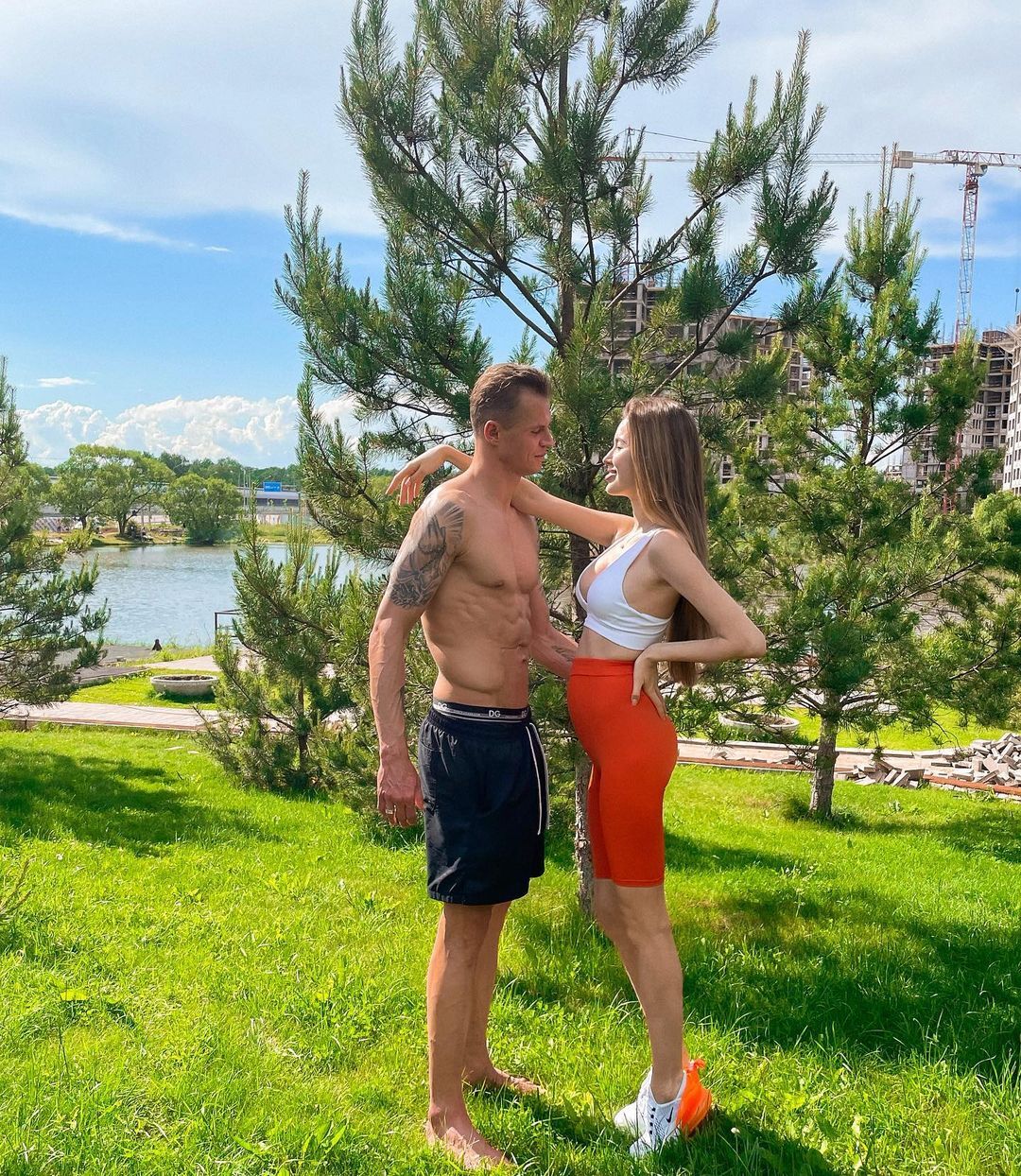 Бузова и тарасов строят дом