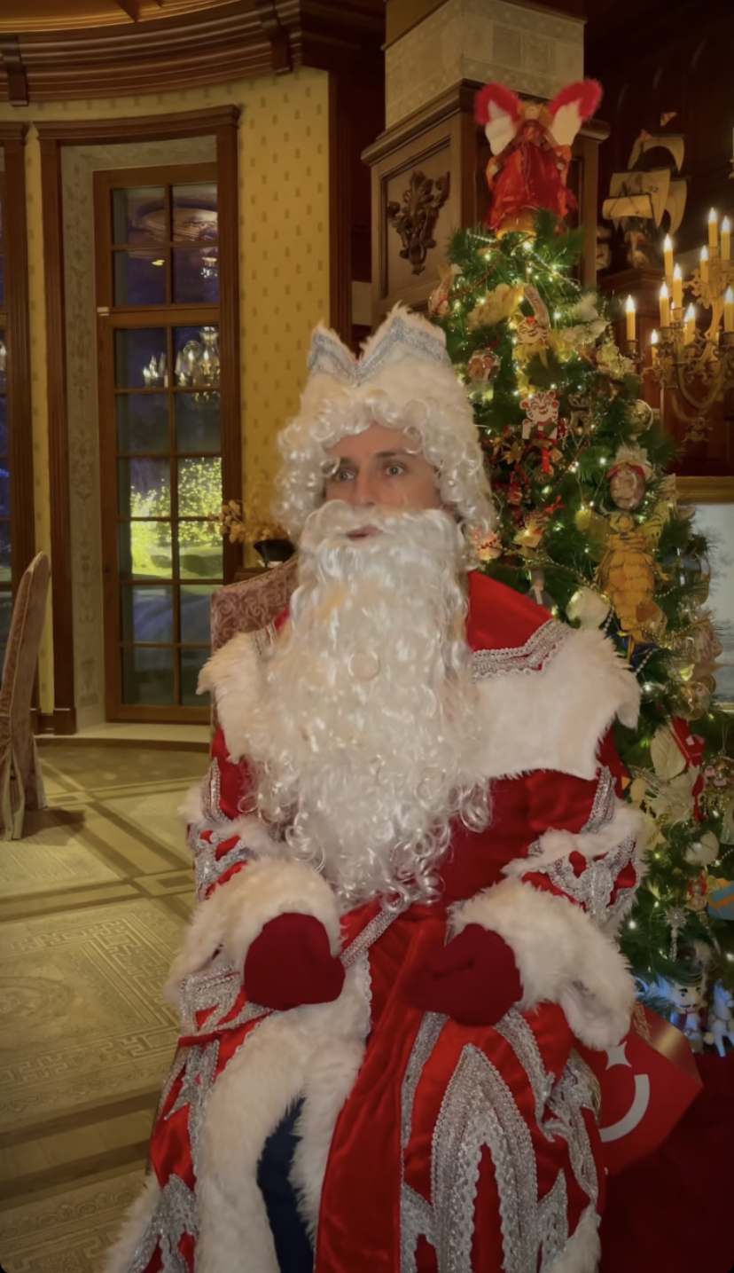 Новогодний декор загородного дома Аллы Пугачевой и Максима Галкина