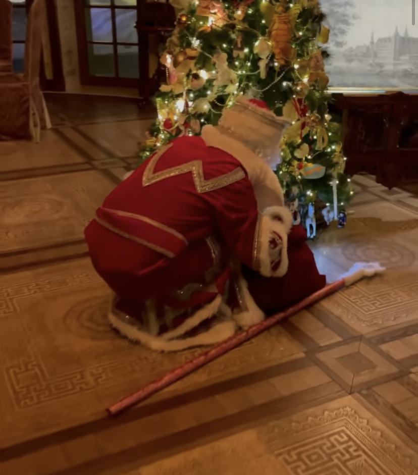 Новогодний декор загородного дома Аллы Пугачевой и Максима Галкина