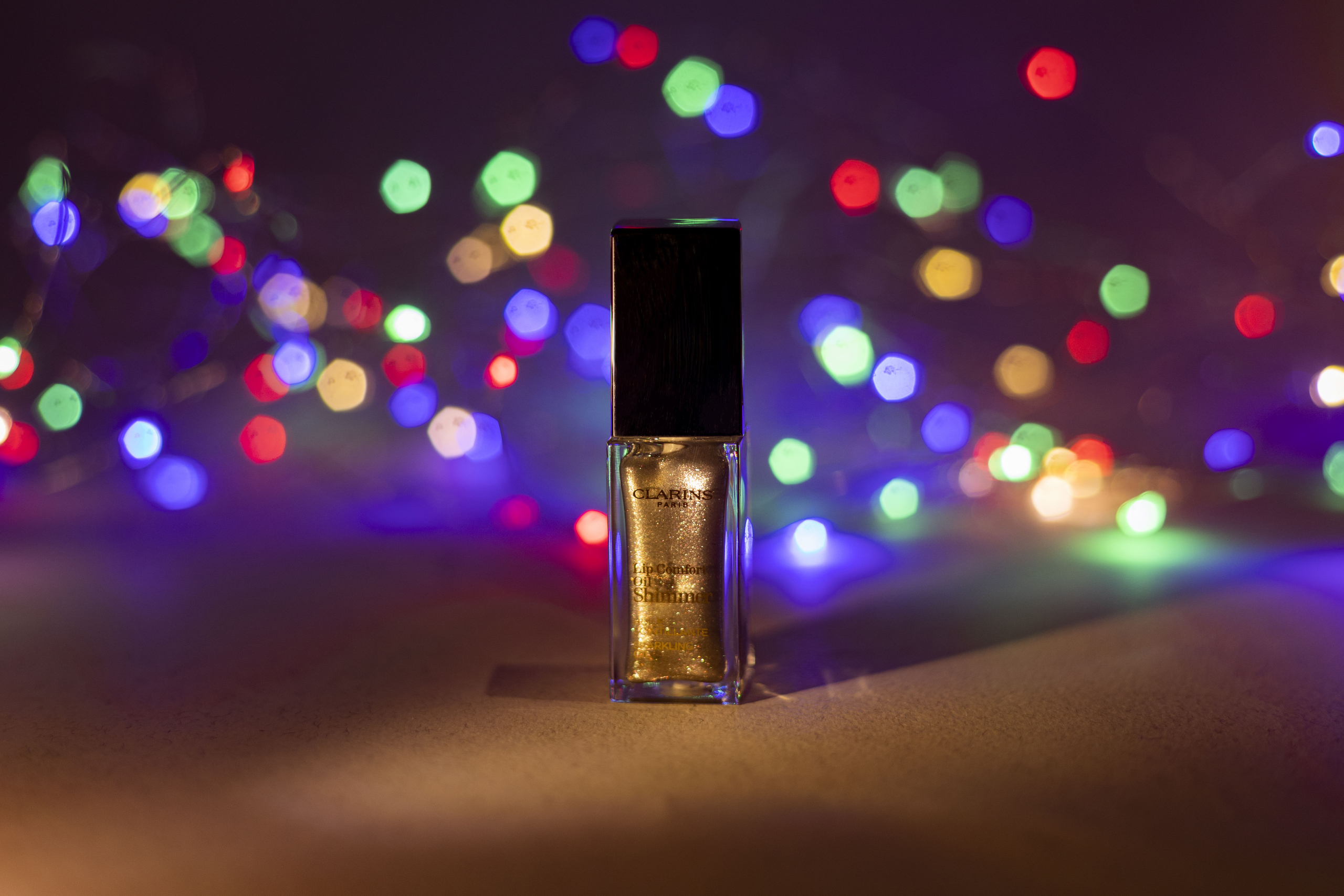 Мерцающее масло для губ с насыщенным цветом Lip Comfort Oil Shimmer, Clarins, 2 150 руб.