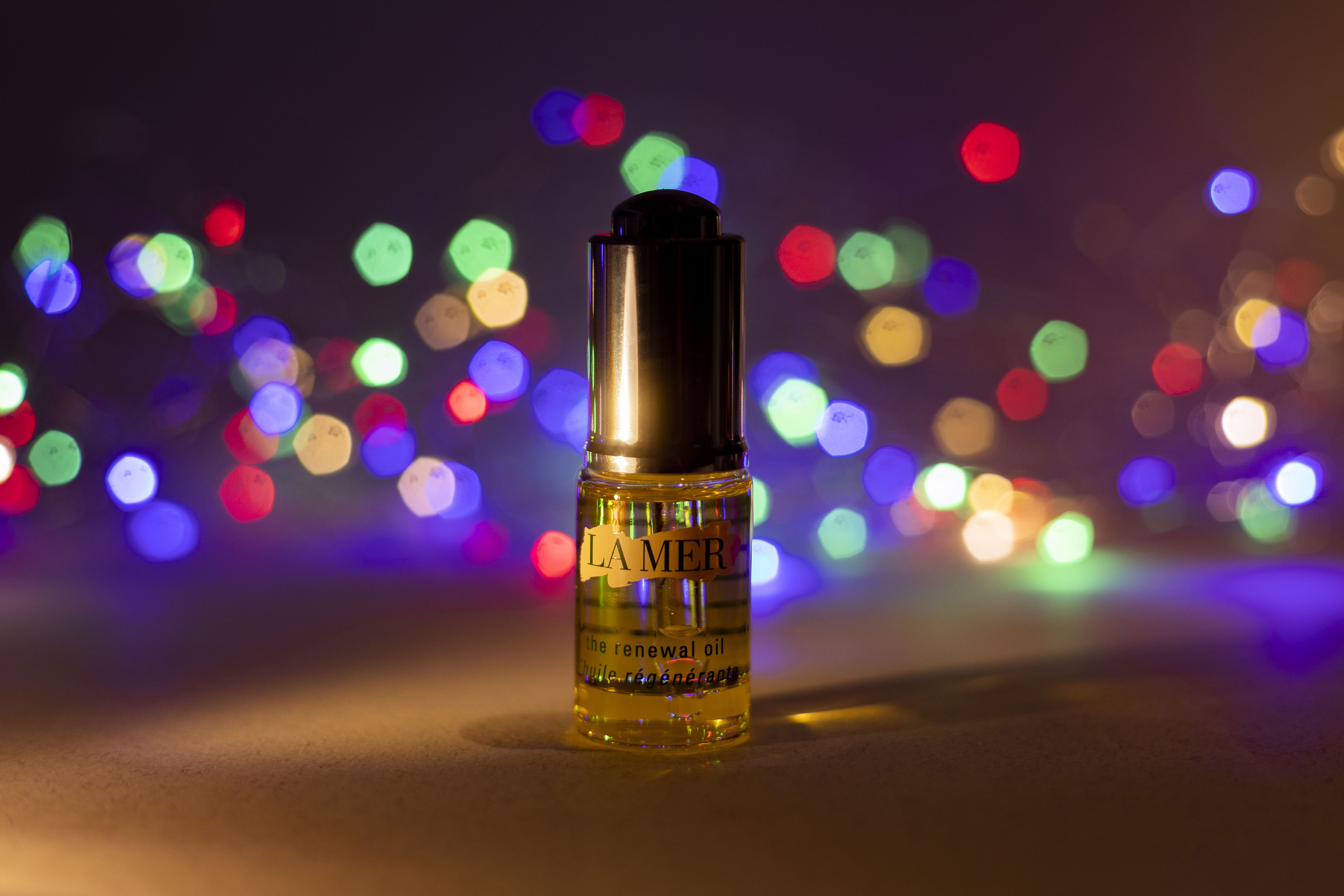 Обновляющее масло для лица Renewal Oil, La Mer, 9 500 руб.