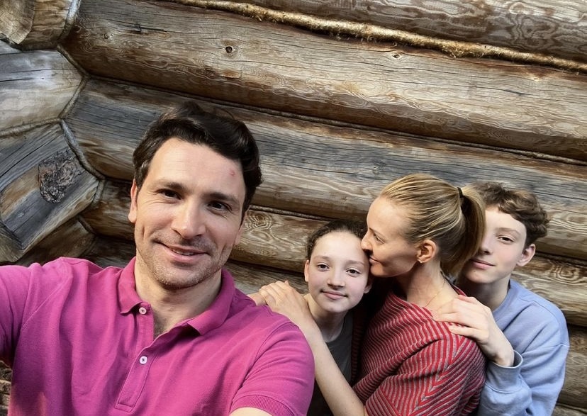 Антон Хабаров с семьей