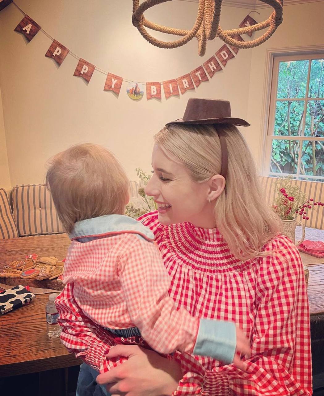 Эмма Робертс