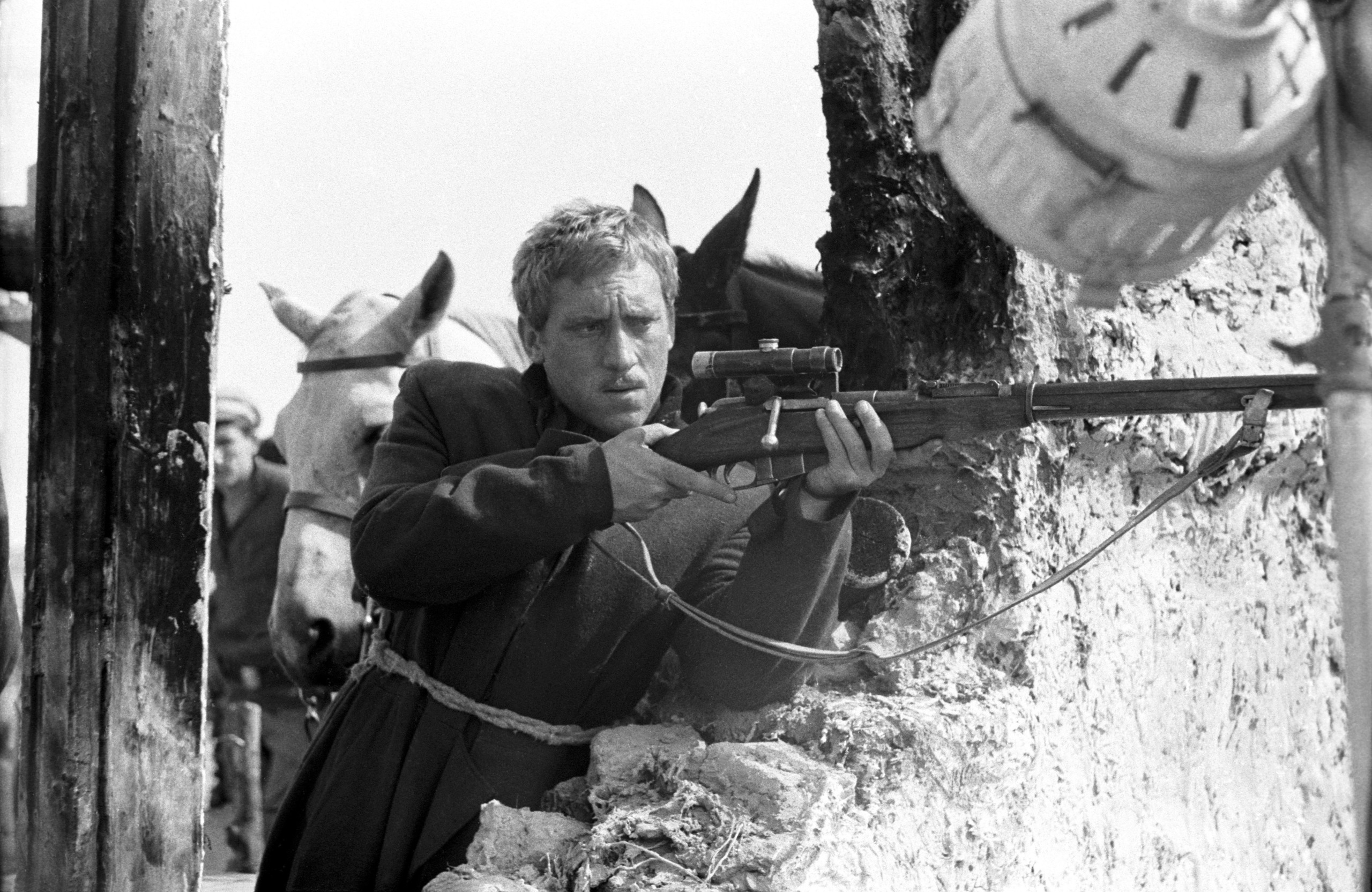 Служили два товарища. Служили два товарища фильм 1968. Брусенцов служили два товарища. ПОРУЧИК Брусенцов фильм Высоцкий. Служили два товарища Высоцкий.