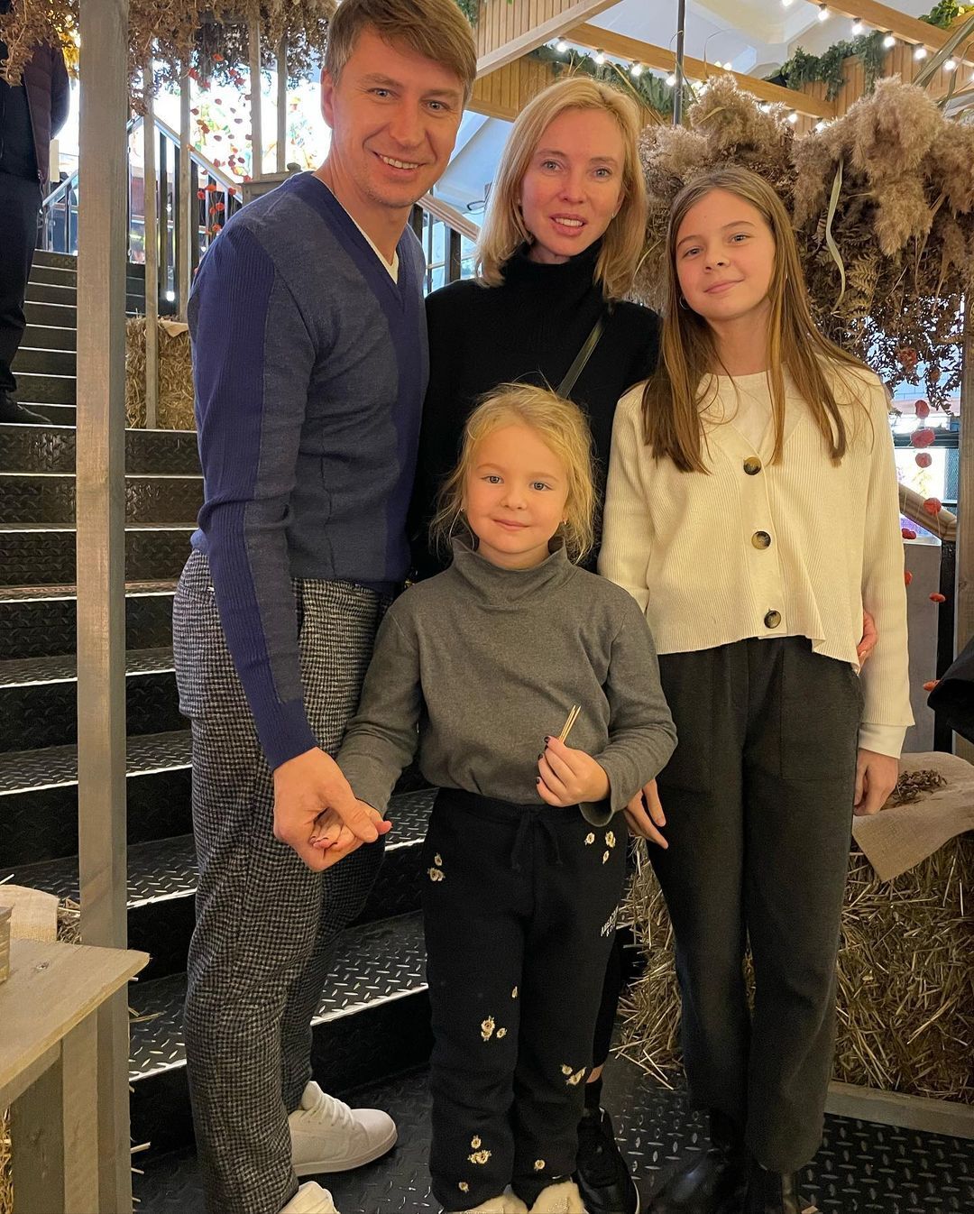 Татьяна Тотьмянина и Алексей Ягудин с дочерьми