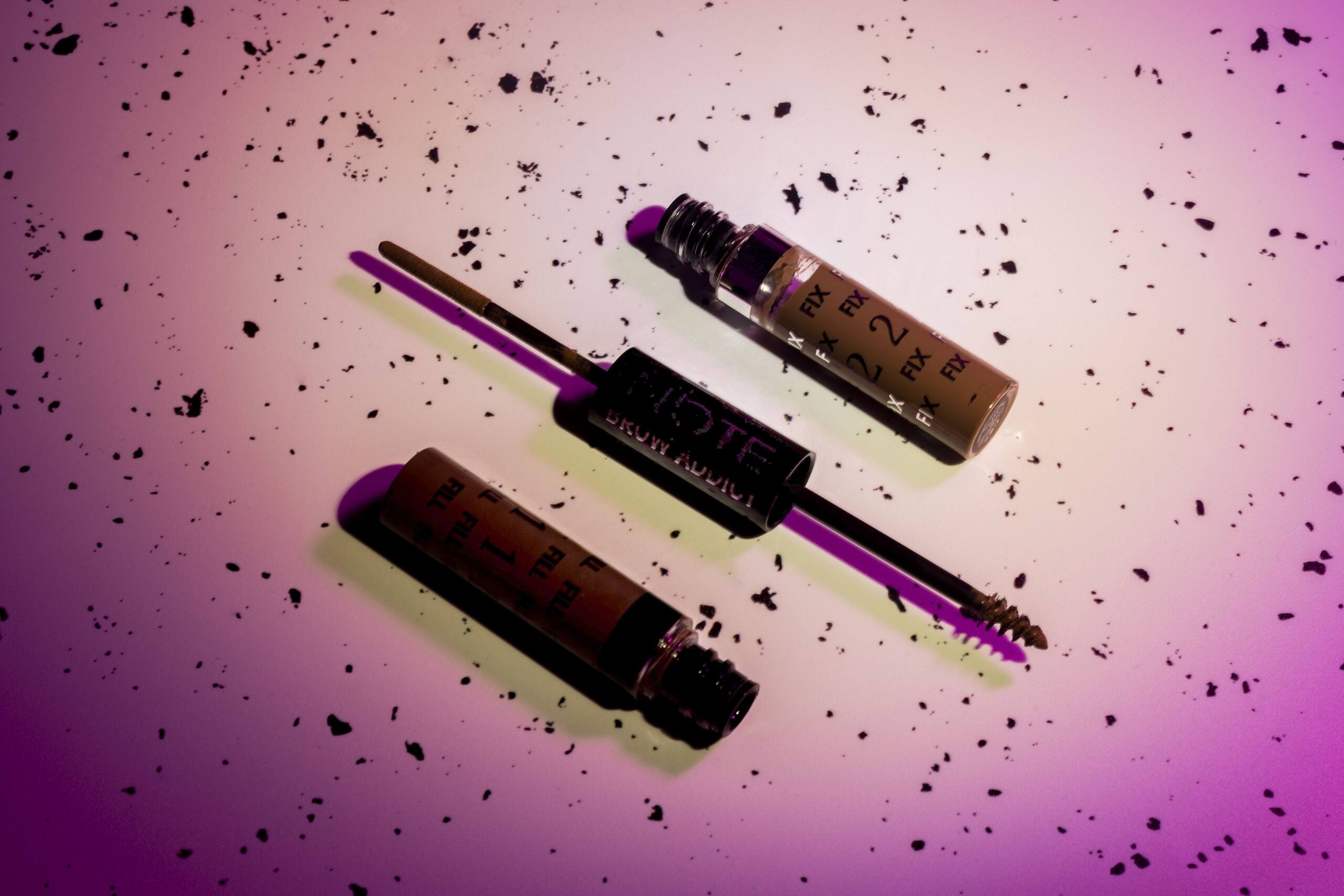 Моделирующий гель и тинт для бровей Brow Addict, Note Cosmetics (цена по запросу)