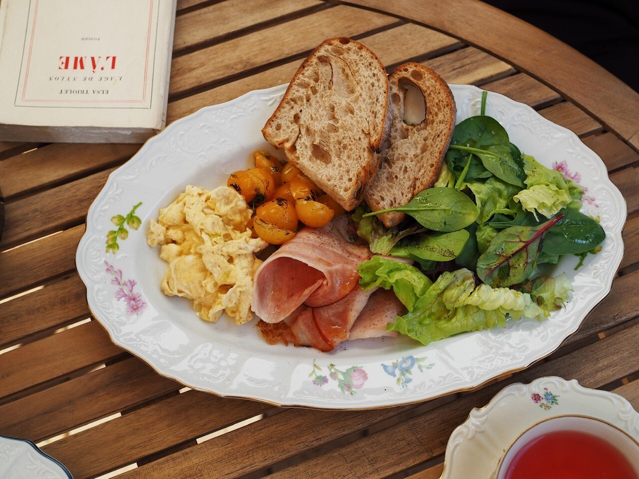 «Публика» х Frenchie: июльские бранчи по-французски