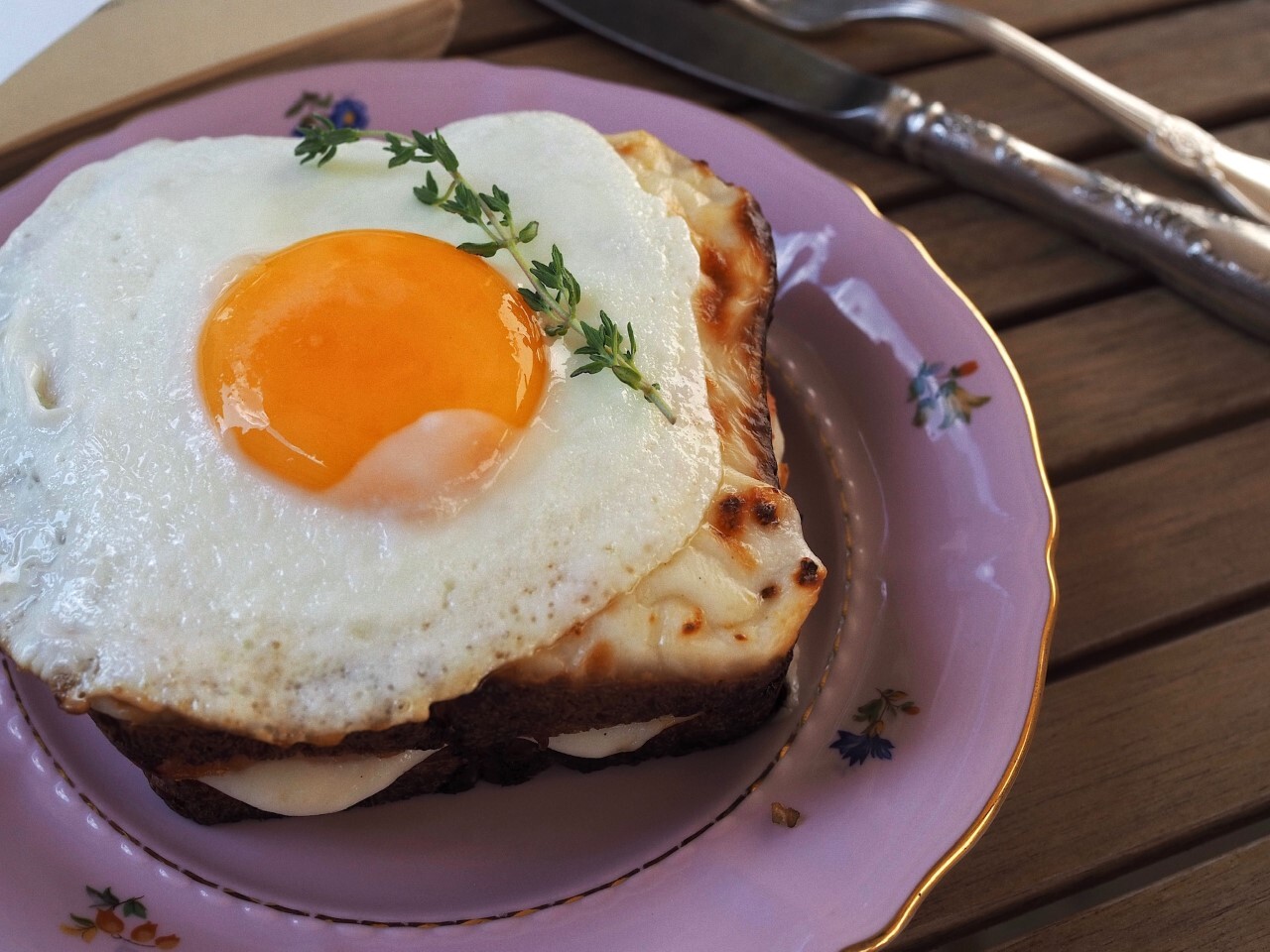 «Публика» х Frenchie: июльские бранчи по-французски